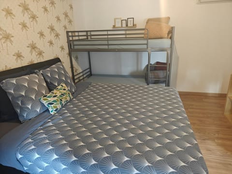 Auberge du manala chambre 4 personnes 24-24 Hostel in Saint-Louis