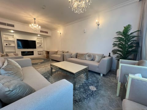 Communal lounge/ TV room, TV and multimedia, Living room, Seating area, Evening entertainment, air conditioner