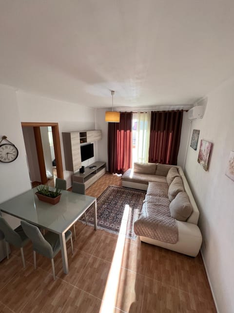 Communal lounge/ TV room, TV and multimedia, Living room, Photo of the whole room, Seating area