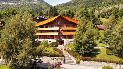 Property building, Spring, Day, Natural landscape, Bird's eye view, Mountain view