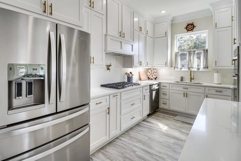 Steps to Beach Modern Gulfport Getaway! House in Gulfport