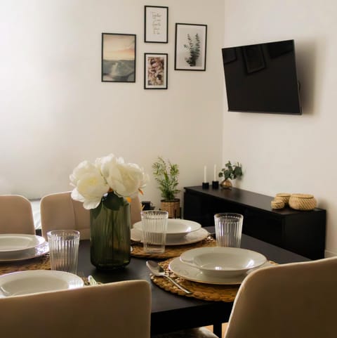 Living room, Dining area