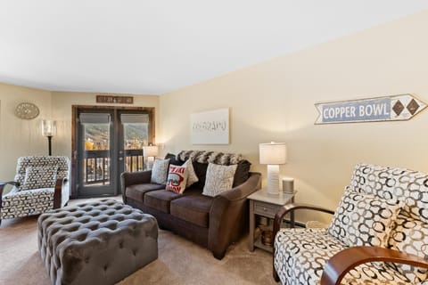 Day, Balcony/Terrace, Living room, Seating area, Mountain view, furniture