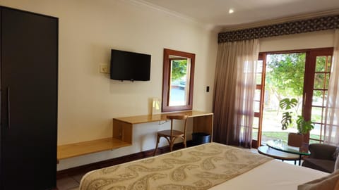 TV and multimedia, Bedroom, Garden view