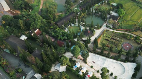 Property building, Neighbourhood, Natural landscape, Bird's eye view, Street view