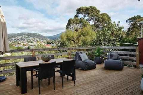 Patio, Day, Balcony/Terrace, Seating area