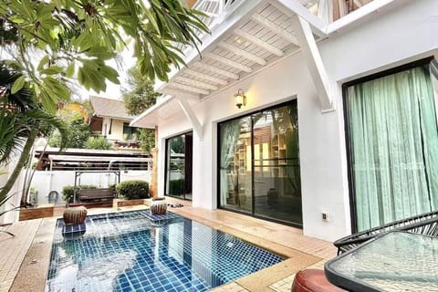 Pool view, Swimming pool