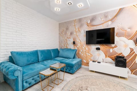 Communal lounge/ TV room, TV and multimedia, Living room, Seating area, Evening entertainment