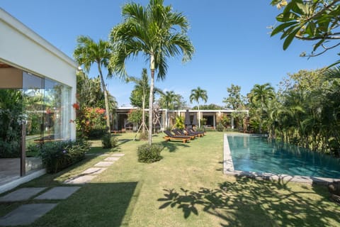 Property building, Garden view, Pool view, Swimming pool