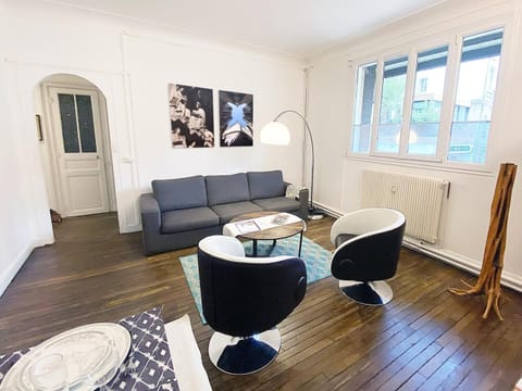 Living room, pet friendly