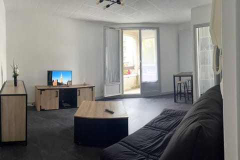 Communal lounge/ TV room, TV and multimedia, Living room