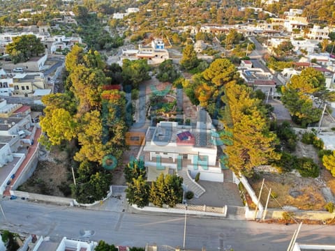 Property building, Day, Neighbourhood, Bird's eye view, City view, Street view, Location