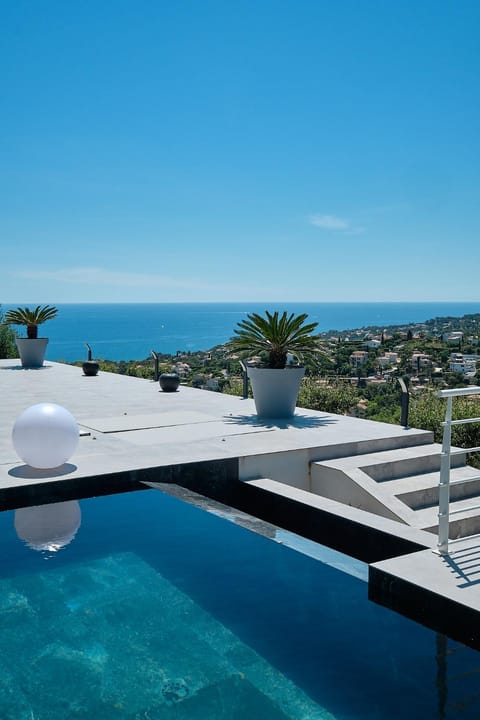 Nearby landmark, Spa and wellness centre/facilities, Pool view, Sea view, Swimming pool