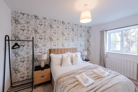 Stylish 5 Bedroom House in Nottingham House in England