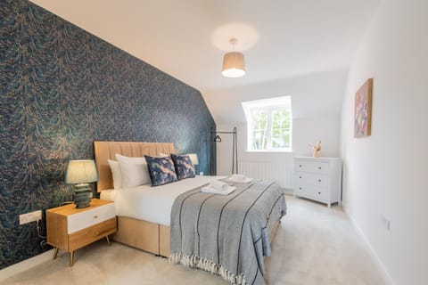 Stylish 5 Bedroom House in Nottingham House in England