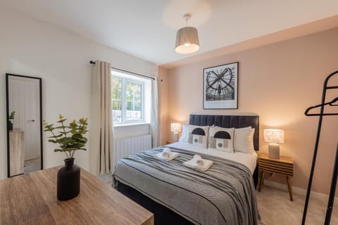 Stylish 5 Bedroom House in Nottingham House in England