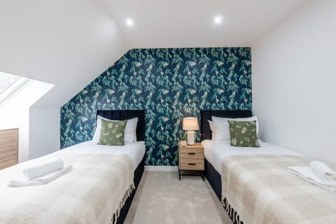 Stylish 5 Bedroom House in Nottingham House in England