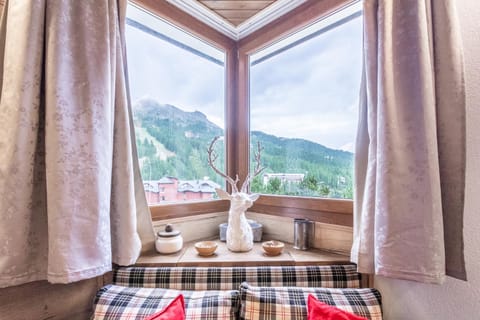 Living room, Mountain view