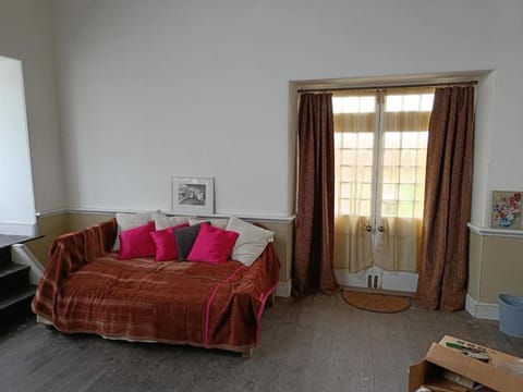 The Studio Trewarveneth Manor Farm TR185NF Apartment in England