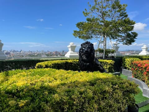 Nearby landmark, Day, Garden, Garden view