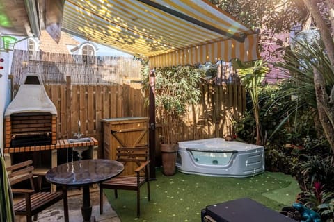 Day, Garden, Hot Tub, Garden view