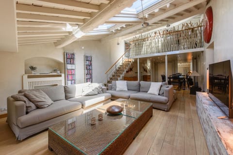 GOLDEN LUXE - Botero Loft Design Penthouse Apartment in Pietrasanta