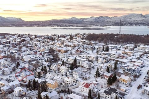 Neighbourhood, Natural landscape, City view