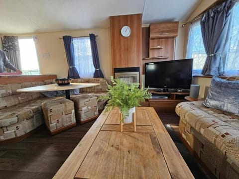 TV and multimedia, Living room, Dining area