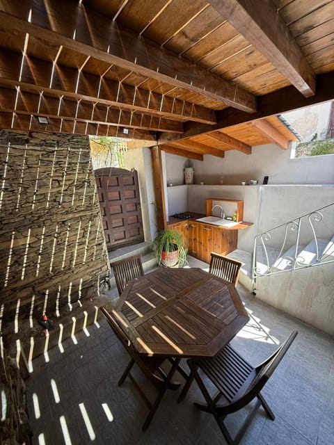 Maison entre mer et montagne à Canari House in Corsica