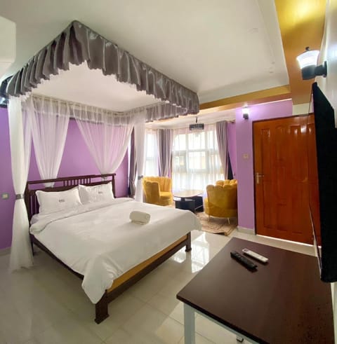 Bed, TV and multimedia, Bedroom