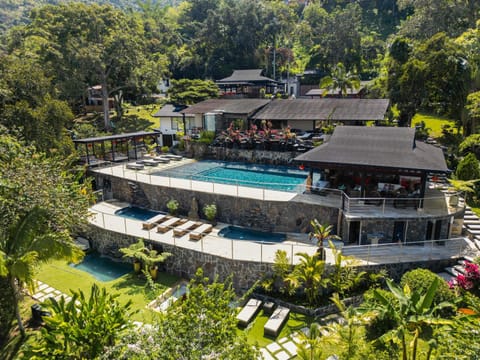 Natural landscape, Garden, Garden view, Swimming pool, sunbed