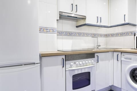 Kitchen or kitchenette, oven, stove, washing machine