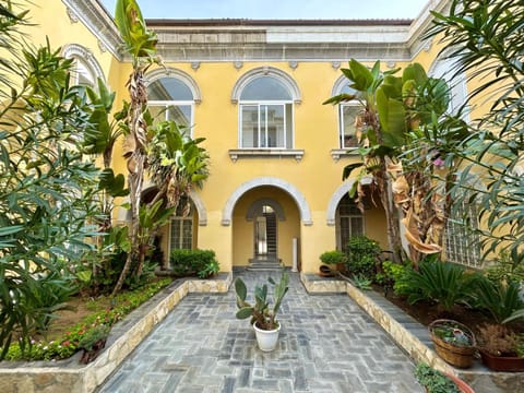 Property building, Facade/entrance, Spring, Day, Garden, Garden view