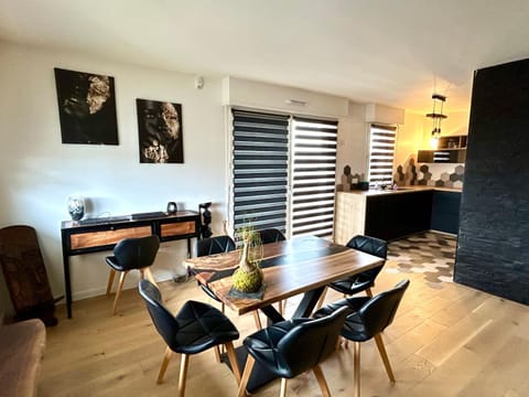 La belle vie Apartment in Aubervilliers