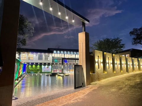 Facade/entrance