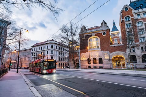Property building, Neighbourhood, City view, Location