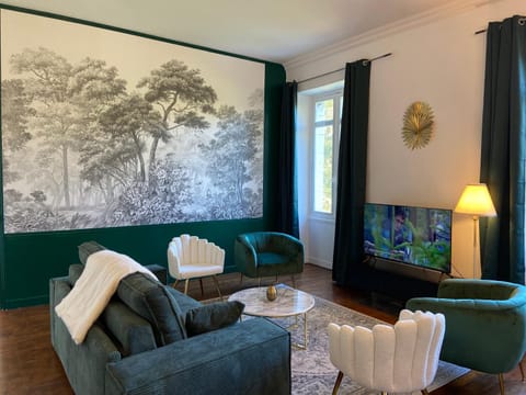 TV and multimedia, Living room, Seating area