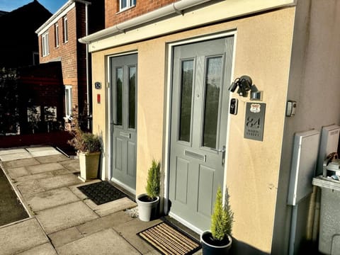 Property building, Facade/entrance