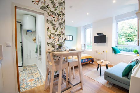 Bed, Living room, Bedroom