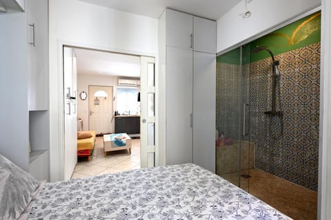Shower, Bed, Bathroom, Photo of the whole room, Bedroom, towels, wardrobe