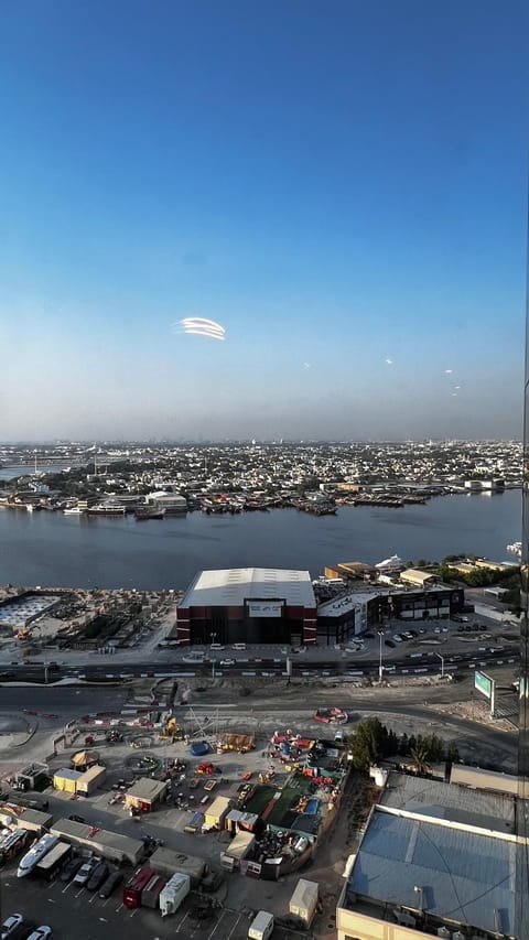 Day, Neighbourhood, Natural landscape, Bird's eye view, City view, Sea view, Location, Parking