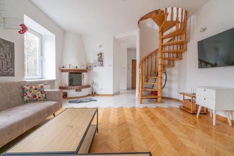 Communal lounge/ TV room, Communal lounge/ TV room, TV and multimedia, Living room, Seating area, Evening entertainment, fireplace