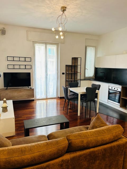 TV and multimedia, Kitchen or kitchenette, Living room, Dining area