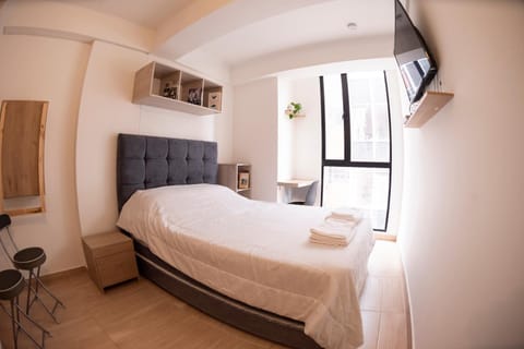 Bed, TV and multimedia, Bedroom, towels