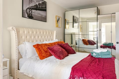 Bedroom, towels