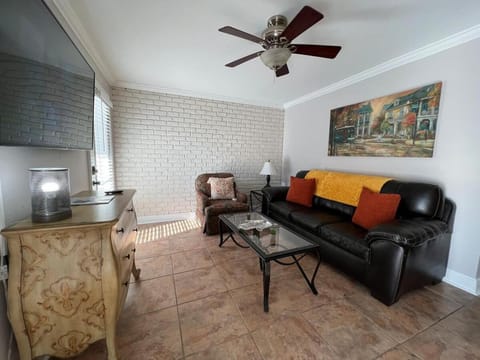 Cute 2 bedroom near LSU Apartment in Baton Rouge