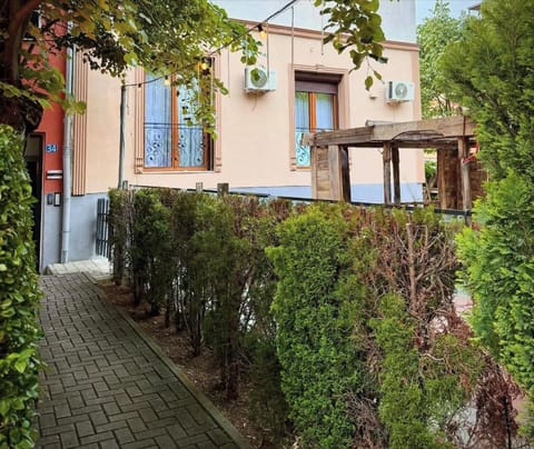 Property building, Day, Garden, Garden view