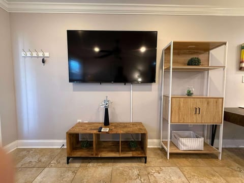 2 BR apartment with laundry pool Apartment in Baton Rouge