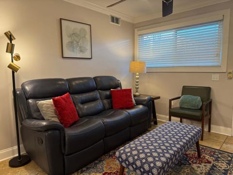 2 BR apartment with laundry pool Apartment in Baton Rouge