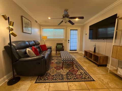 2 BR apartment with laundry pool Apartment in Baton Rouge